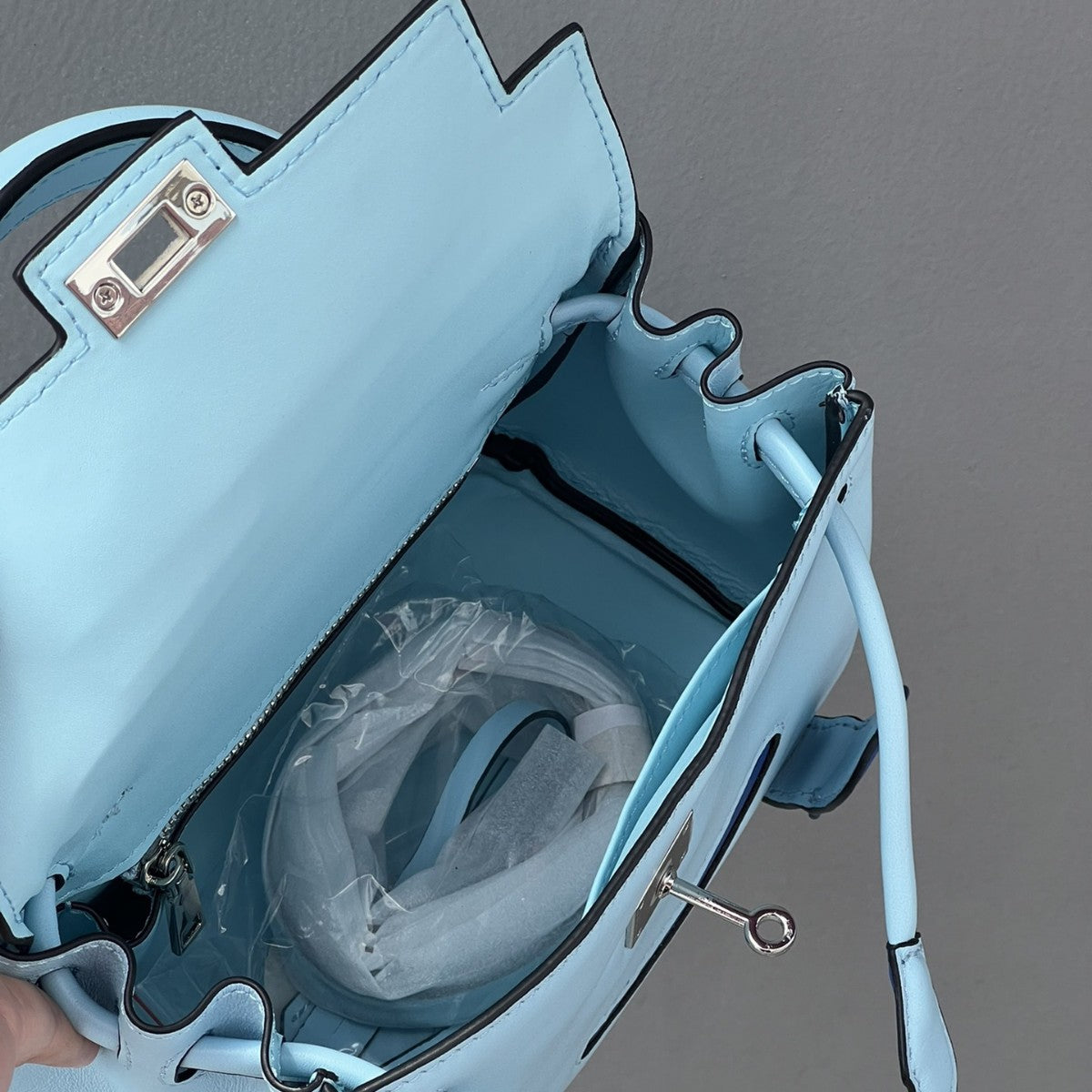 2025春季高级感头层牛皮笑脸包 千禧娃娃迷你凯莉包可爱斜挎包