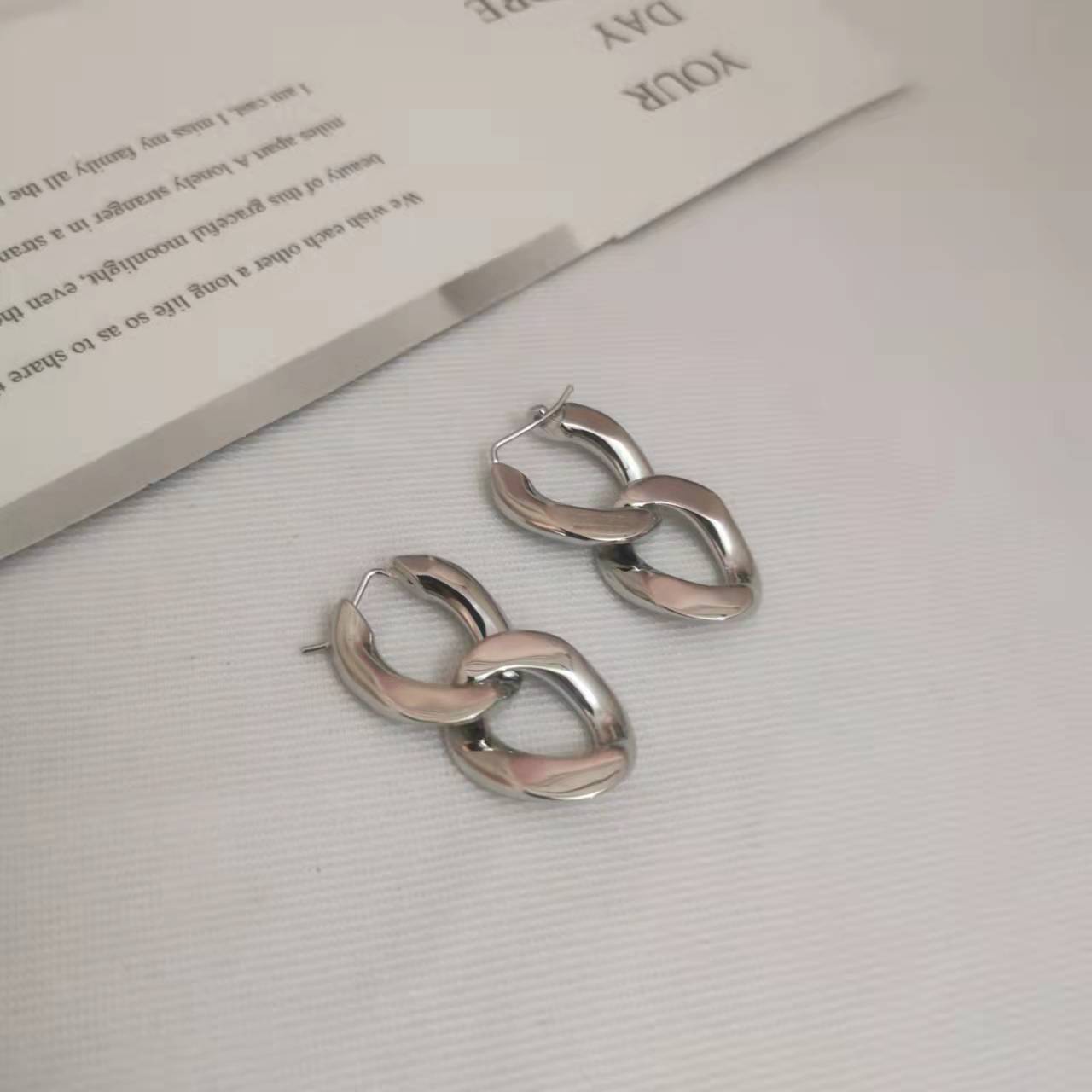 BV家新款耳环女几何链条两色耳饰品高级感个性可拆卸二戴拼色耳钉