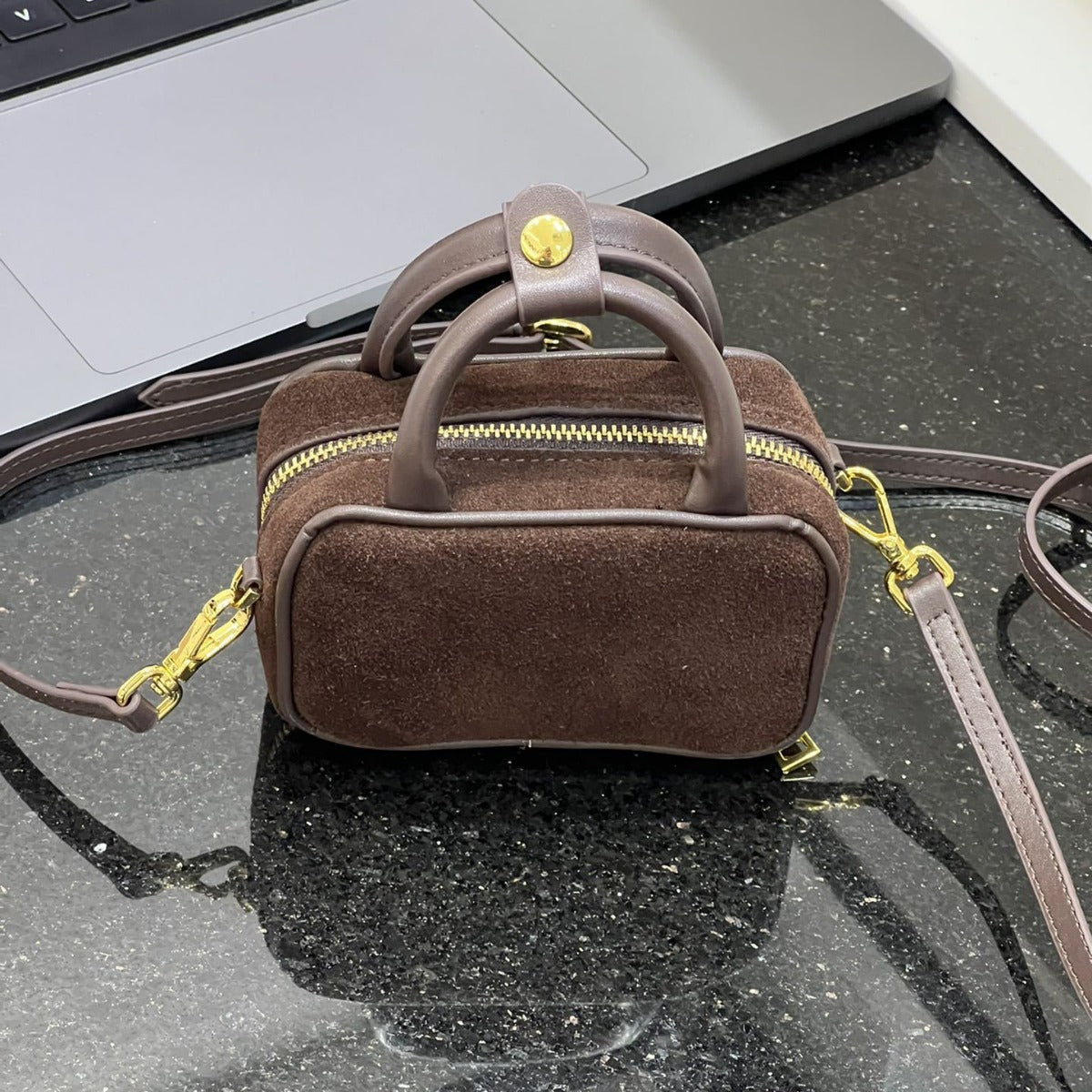 波士顿女包2024新款欧洲站小众斜挎枕头包高级感真皮百搭手提包女