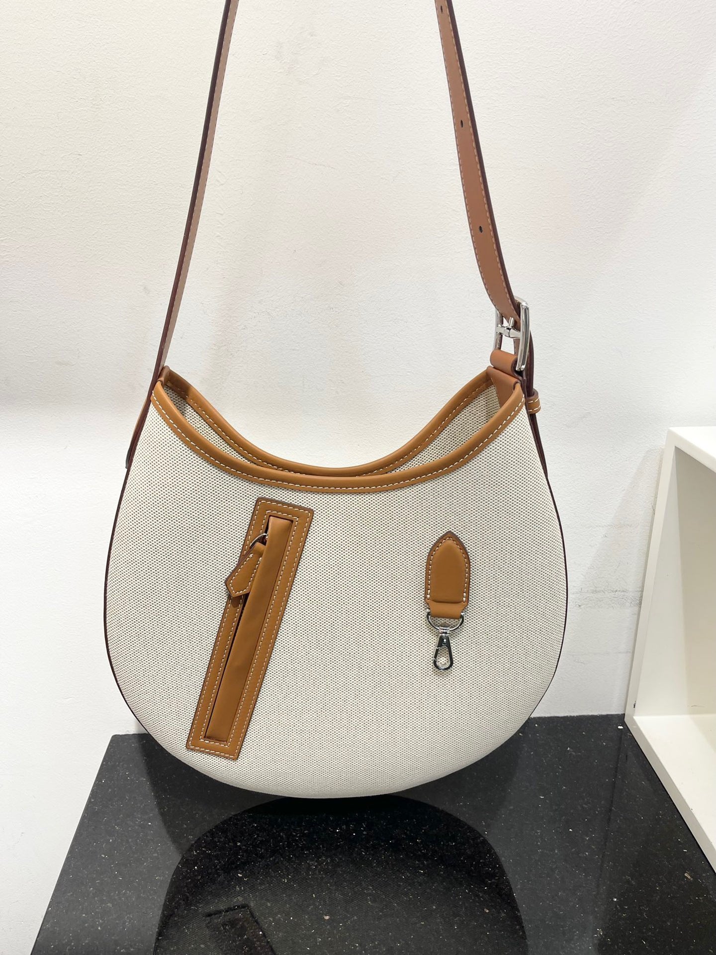 2024新款牛皮帆布包女单肩斜挎大容量马鞍包时尚简约通勤托特包