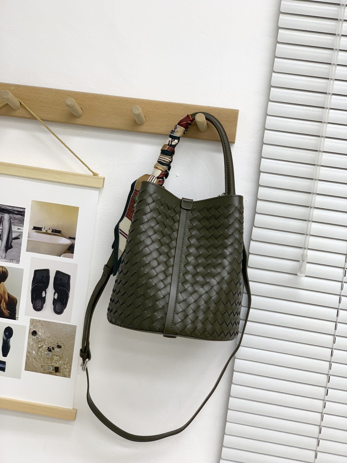 编织牛皮水桶包女斜挎包大容量高级感真皮菜篮子手提包女通勤单肩