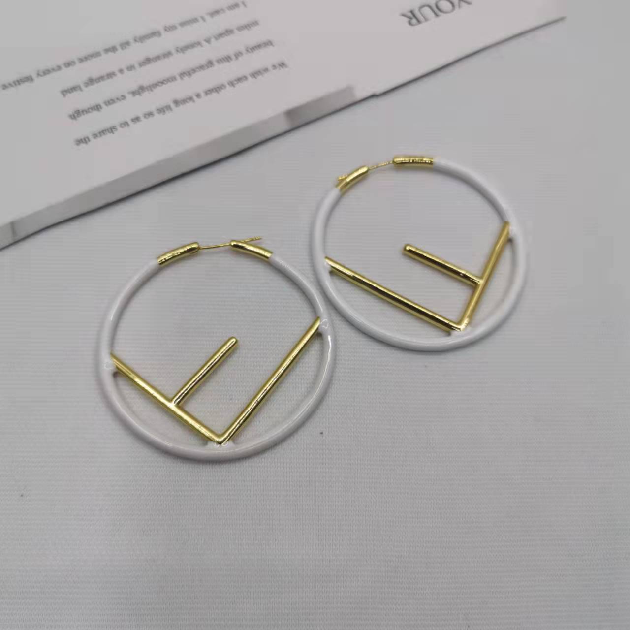 芬家21新款F珐琅大耳环高级感气质彩色耳扣欧美风圆圈字母大耳圈