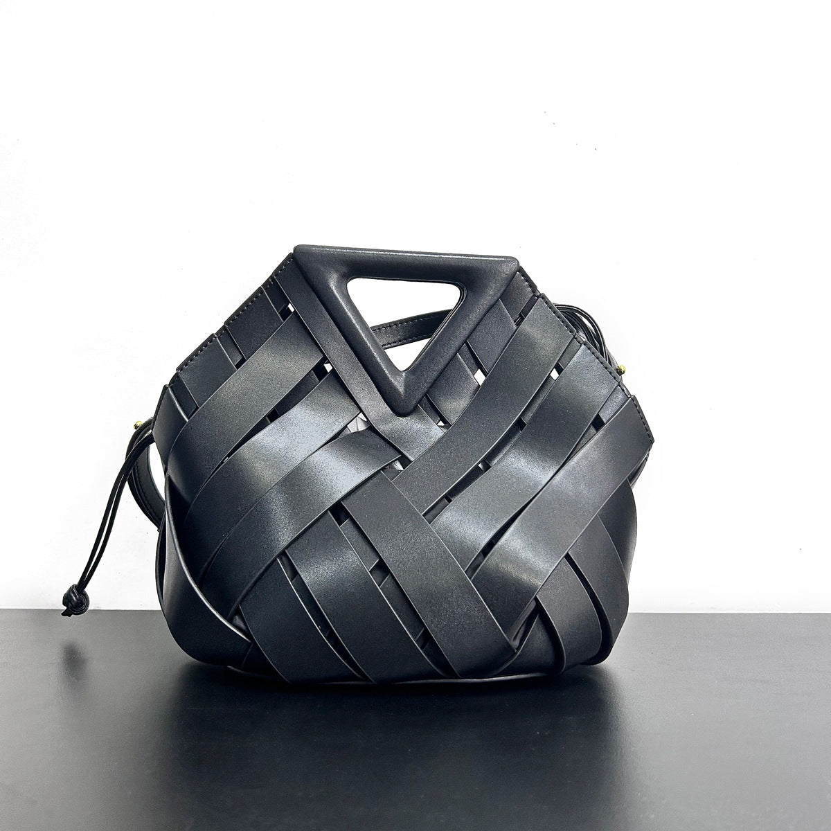 镂空菜篮子女包小众设计气质高级时尚倒三角手提编织包包2023新款