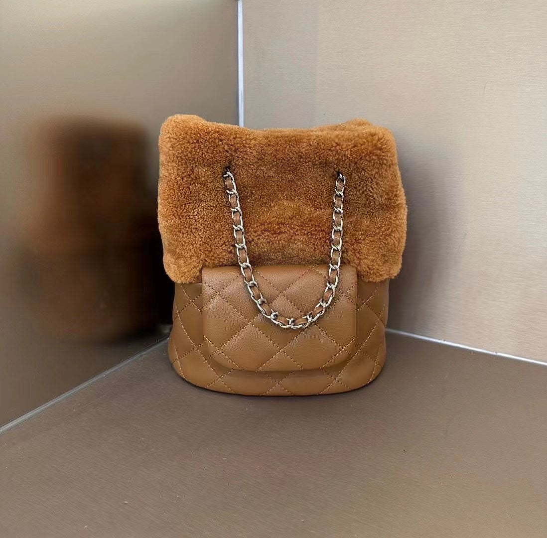 2024春季新款真皮配羊羔毛小香风菱格链条包包单肩斜挎包水桶包女