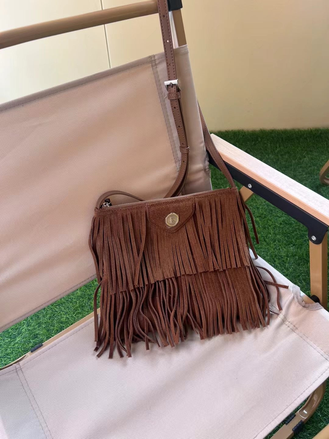 今年流行包包女2023新款潮百搭质感复古流苏包女斜挎包小众设计感