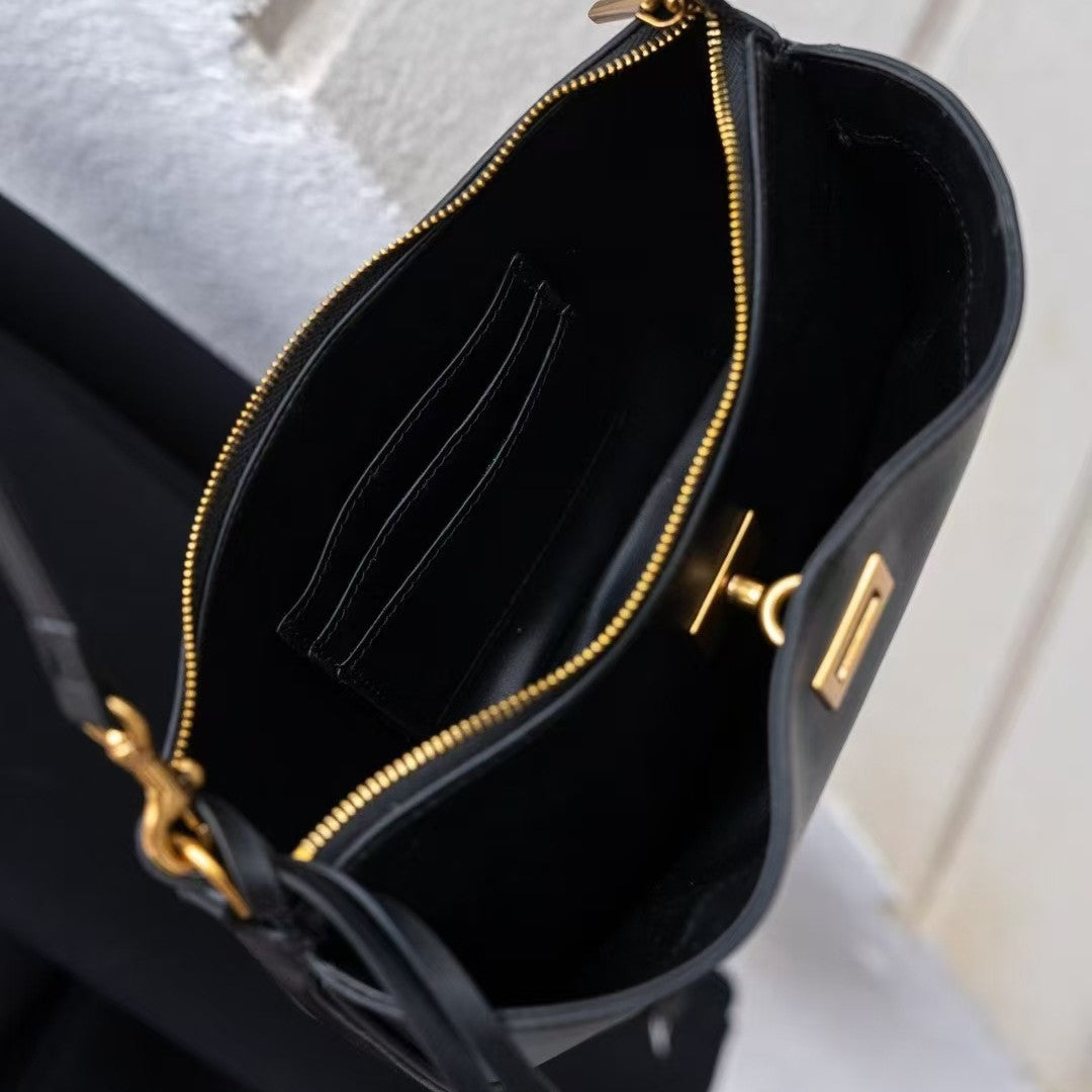 头层牛皮真皮女包腋下包锁扣小方包机车手提包法棍包单肩包斜挎包