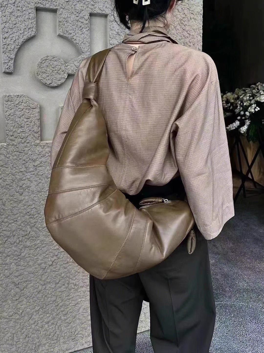 大容量慵懒女包法国小众牛角包羊皮可颂包真皮饺子包斜挎腰包大