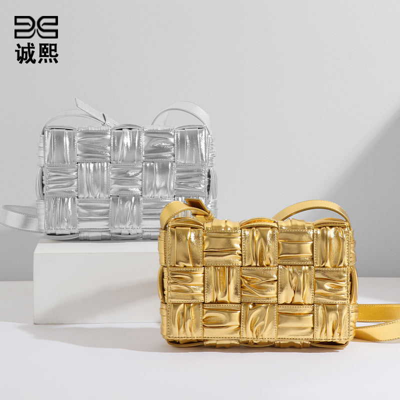 高质量工厂女包时尚百搭轻奢简约手工编织银色枕头包单肩包斜挎包