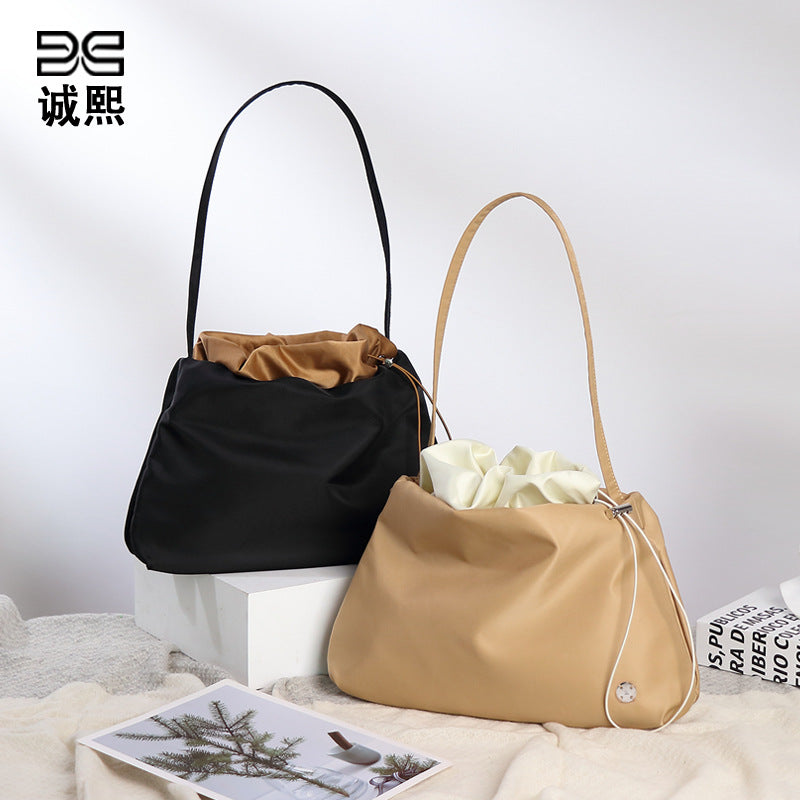 质感尼龙夏季休闲云朵包小众大容量手提包简约抽绳女士单肩腋下包