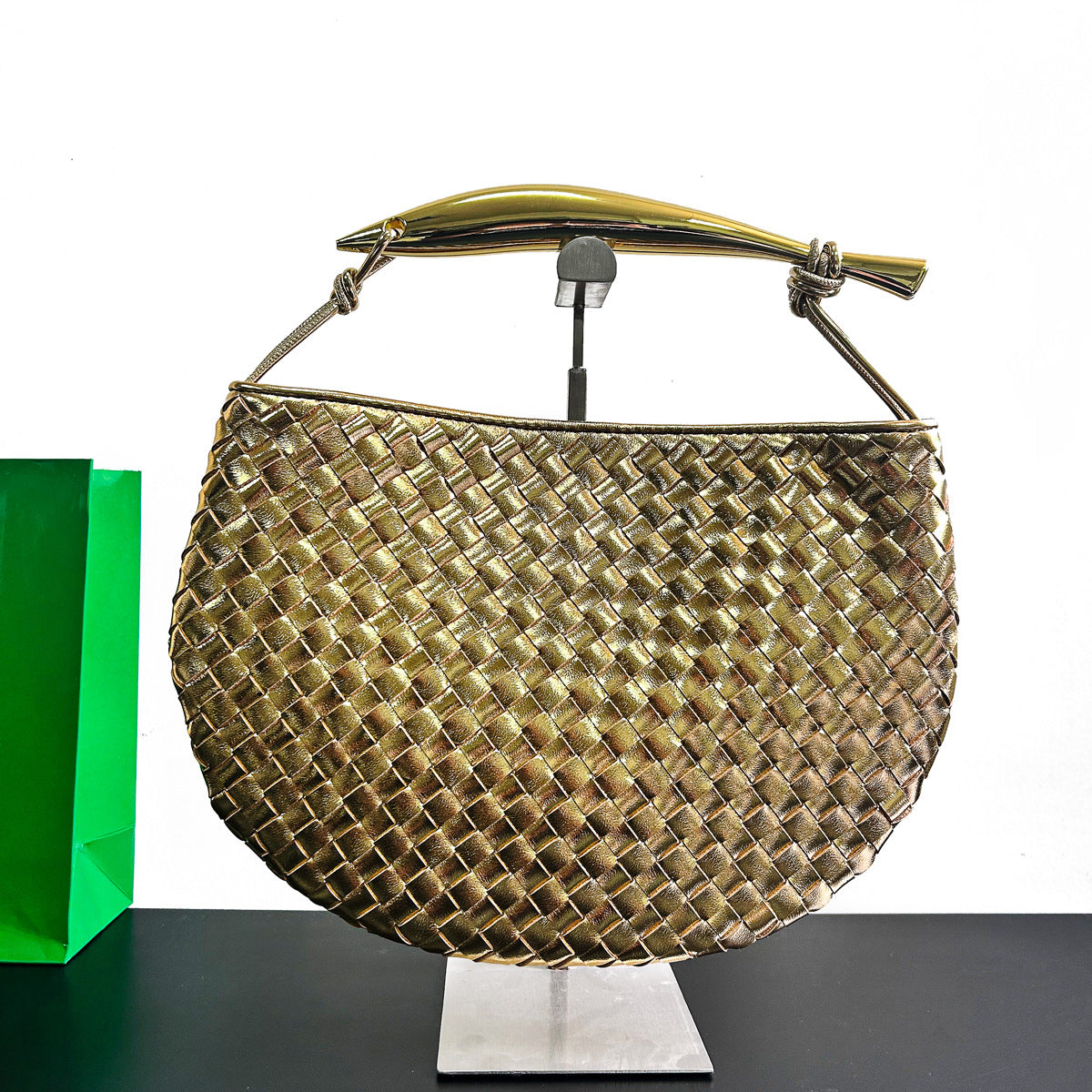 物著设计大金属手把编织饺子包2023手拎包真皮手提包宽肩带水桶