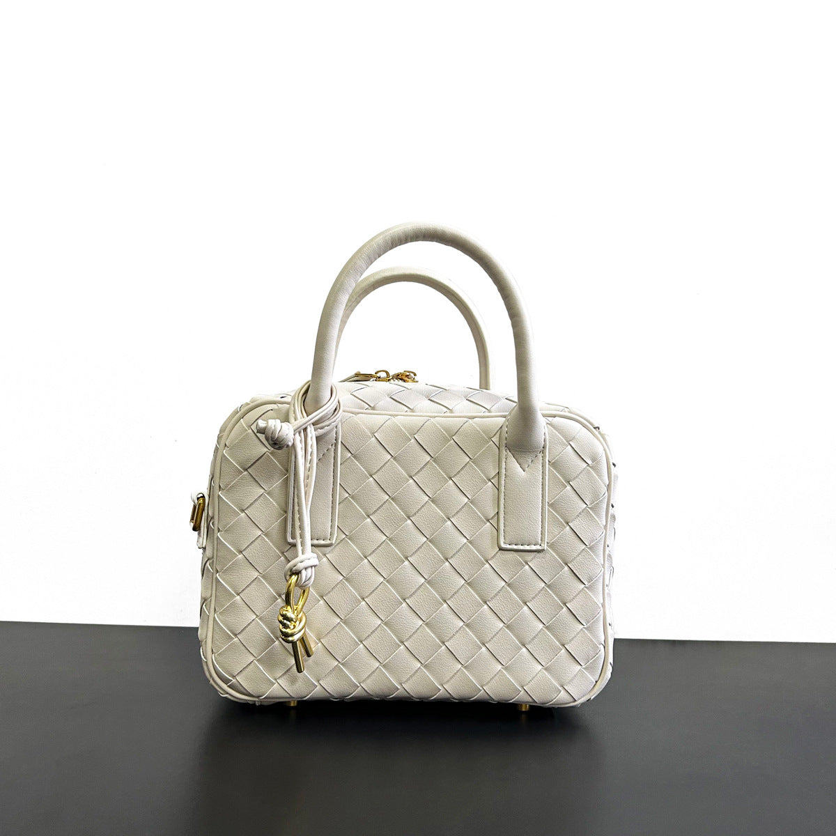 进口2023牛皮编织手提小方包饭盒包斜挎包高级冷波士顿编织小方包