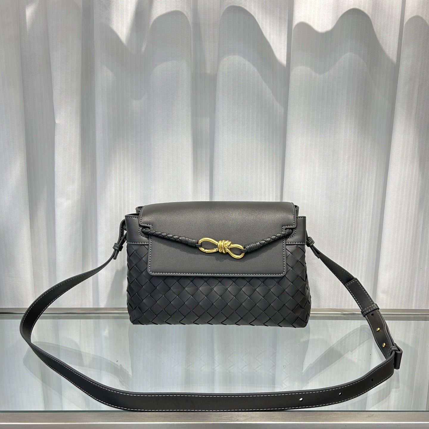 热销新款跨境手工编织金属蝴蝶扣包菱格时尚单肩托特包百搭斜跨包