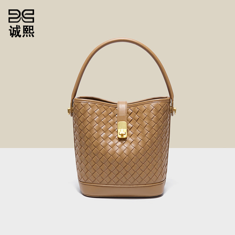 新款夏季水桶包时尚休闲百搭手工编织包通勤大容量手提单肩斜跨包