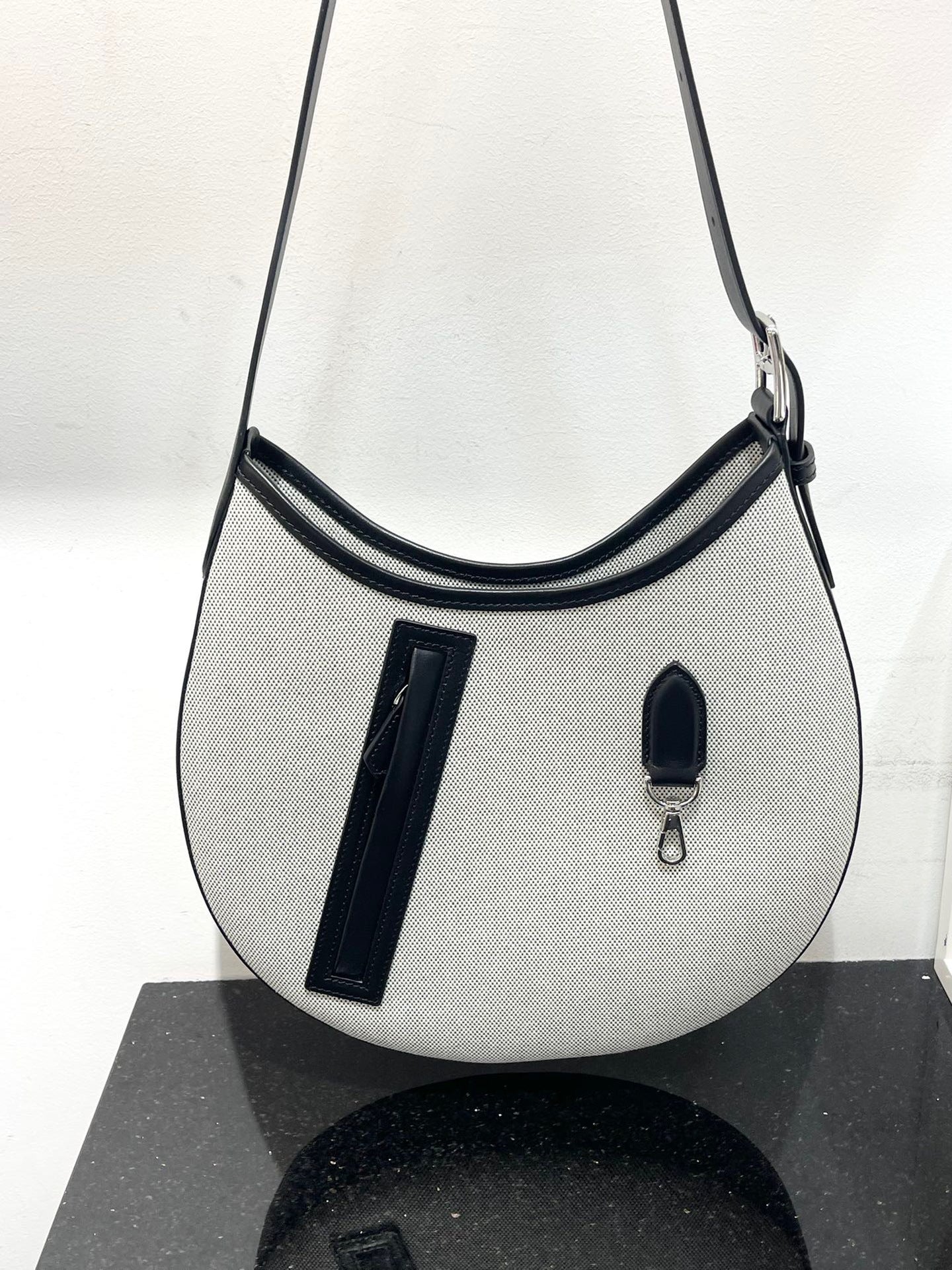 2024新款牛皮帆布包女单肩斜挎大容量马鞍包时尚简约通勤托特包