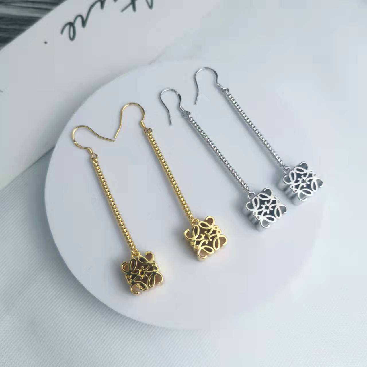 罗家21新款月饼长款耳环女高级感气质光面镀金几何印花链条耳坠