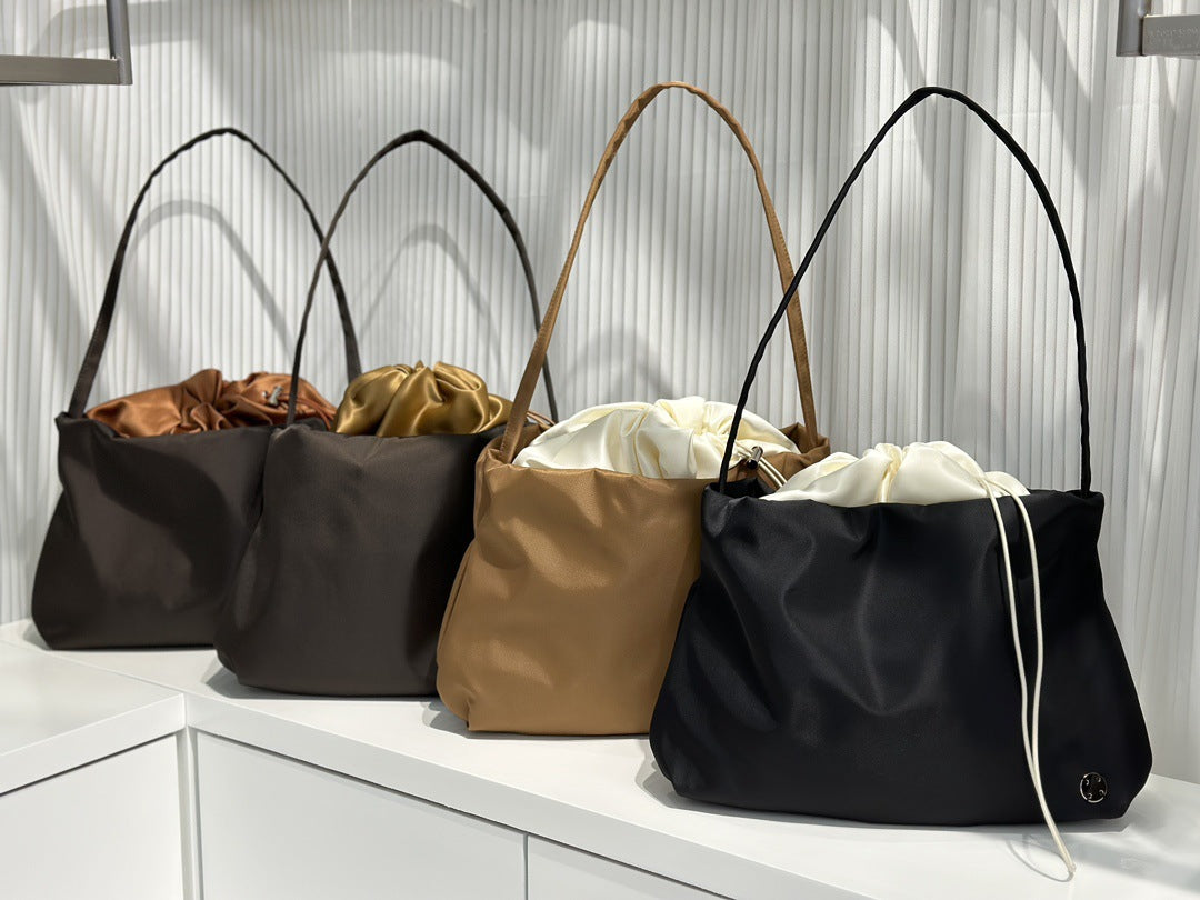 THE 2023高端品质ROW XL Bourse 尼龙云朵褶皱手袋手拿包单肩包