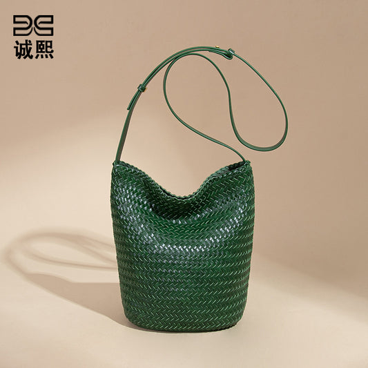 亚马逊爆品2025新款手工编织包时尚百搭水桶包日常通勤斜挎包女包