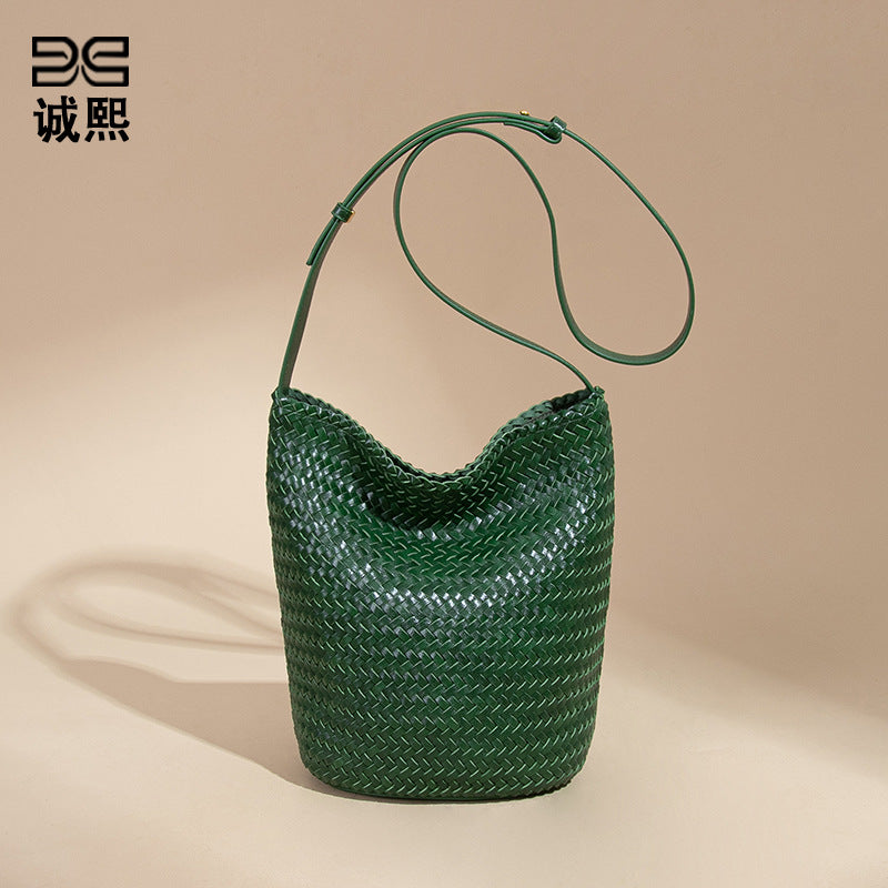 亚马逊爆品2025新款手工编织包时尚百搭水桶包日常通勤斜挎包女包