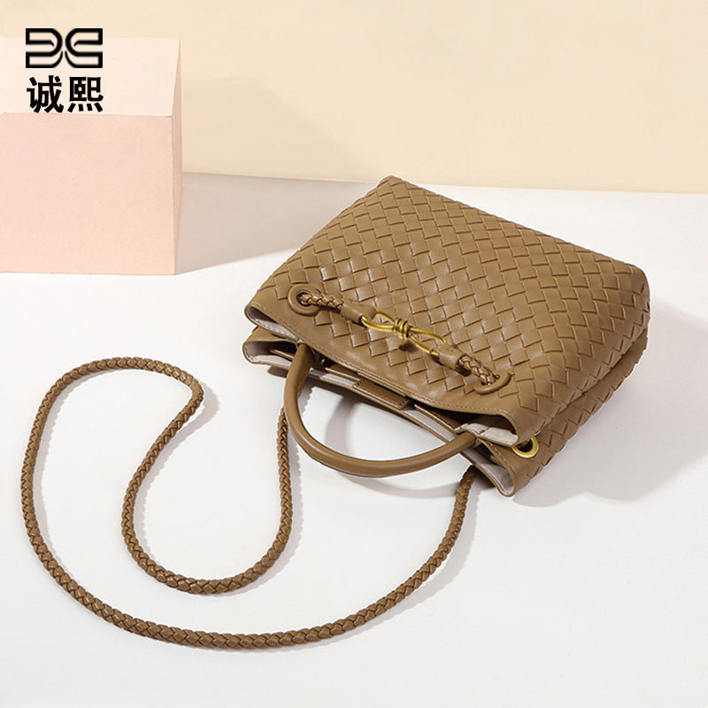 时尚小众手提女包蝴蝶结金属手工编织包质感休闲大容量单肩斜挎包