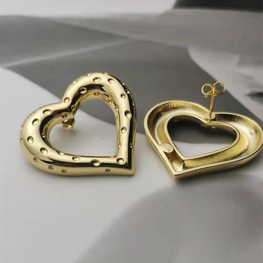 赛家新款大爱心耳钉女高级感气质港风批发银针镂空金色心形耳环