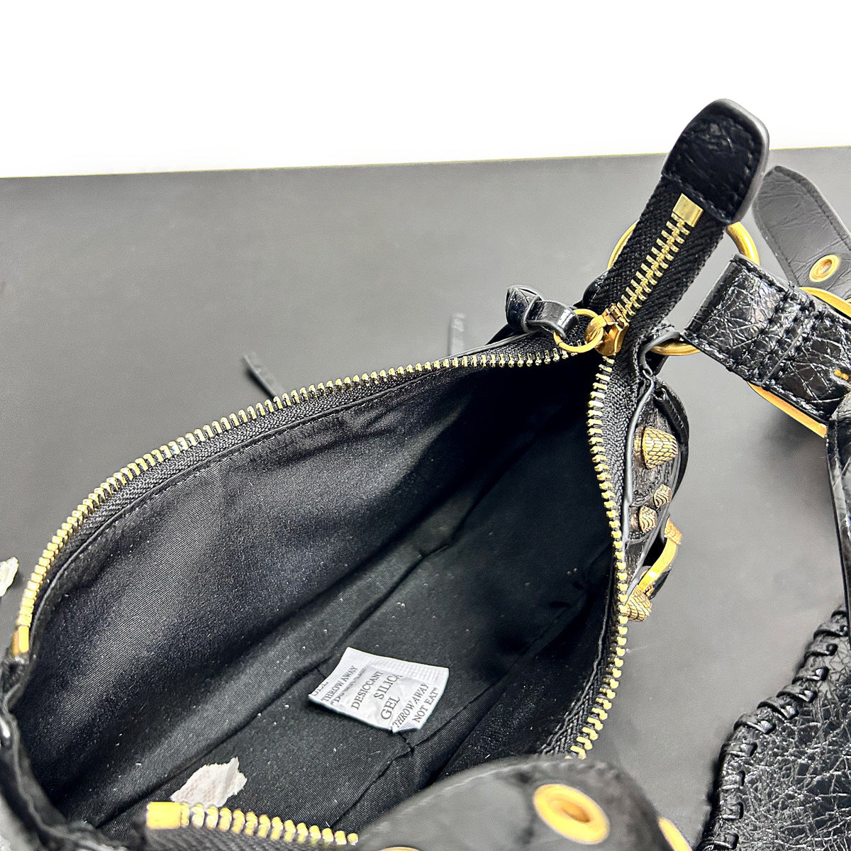 真皮包包女2023新款单肩轻奢月牙包法式腋下包甜酷辣妹机车包个性