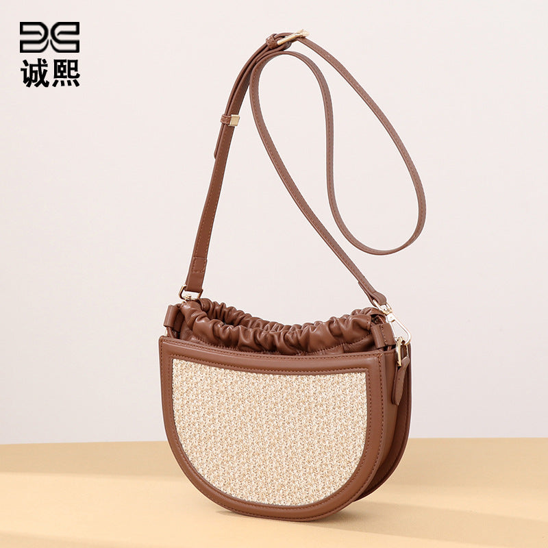 拉菲草单肩腋下包沙滩度假草编马鞍包小清新仙女藤编包斜挎子母包