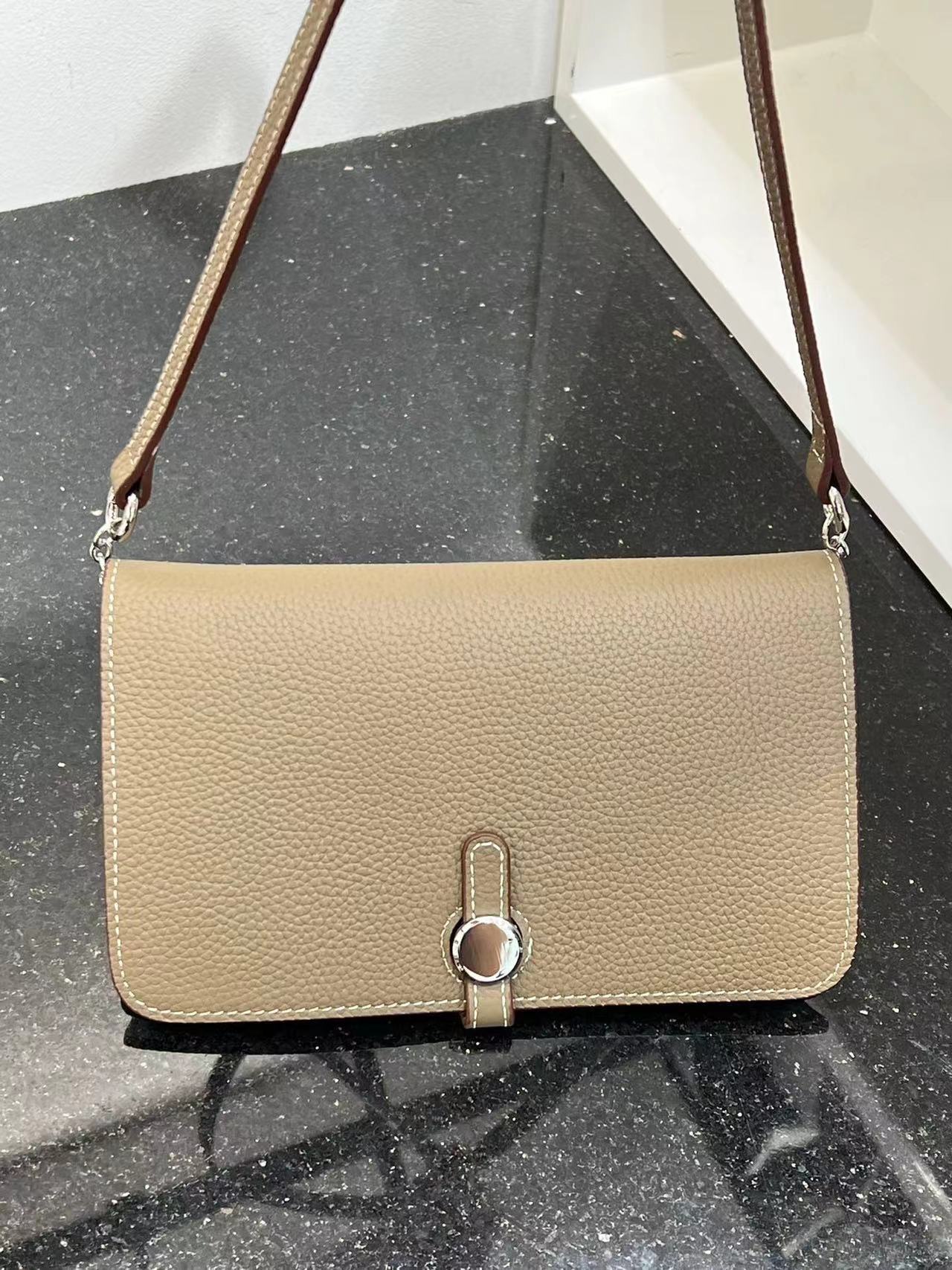 护照夹保护套2024新款真皮收纳机票本便携大容量长款钱包可放手机