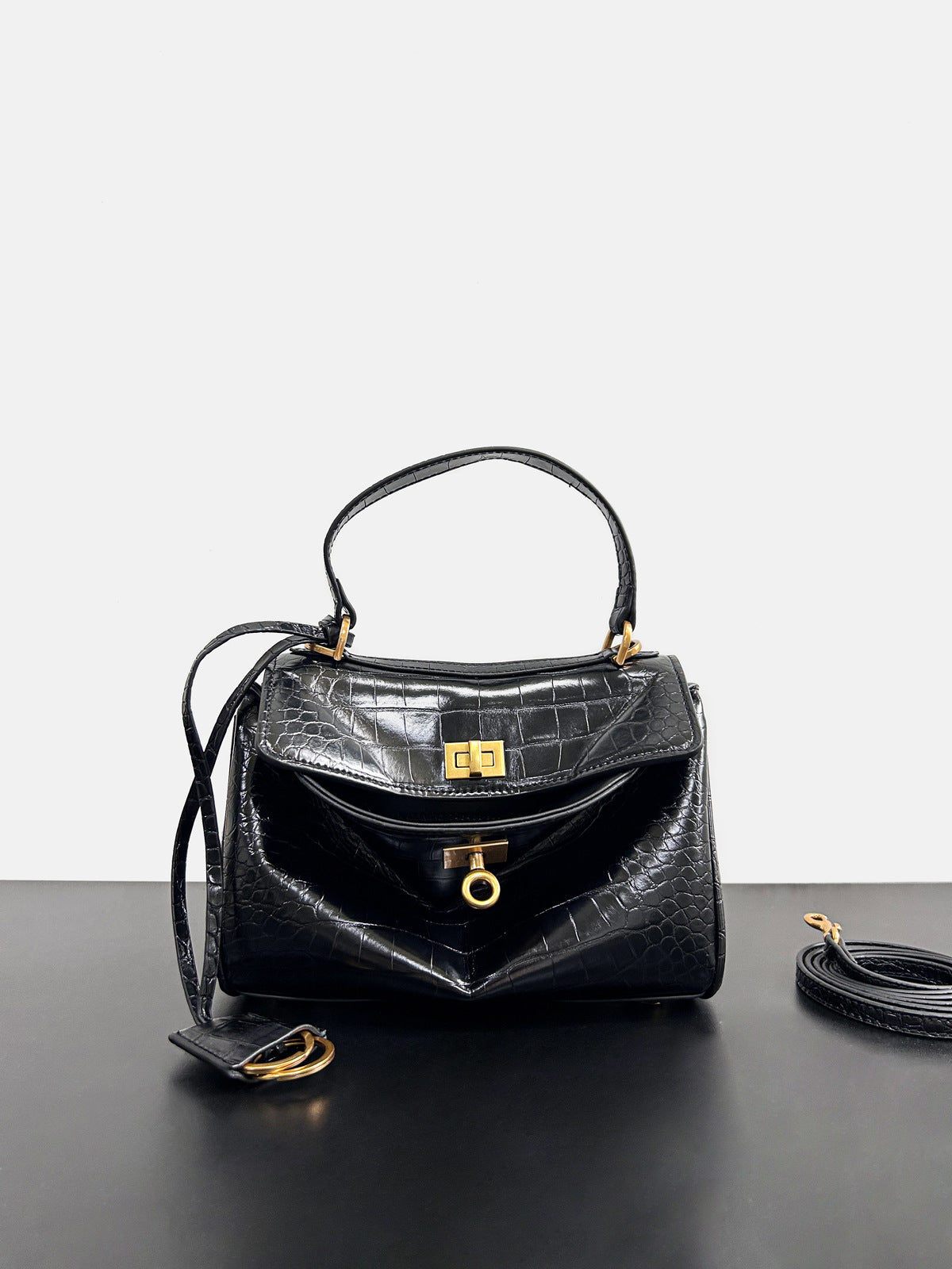 大气时尚锁扣牛皮女包2024新款链条轻便质感洋气真皮全皮斜挎包包