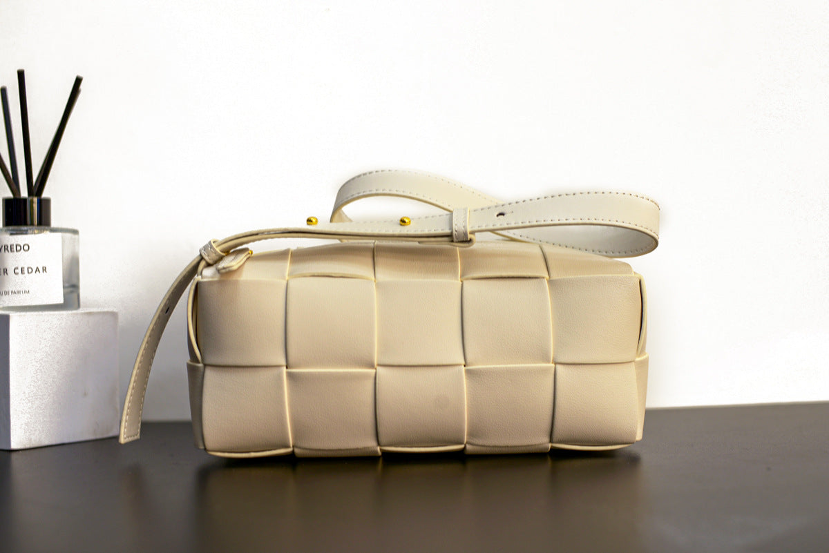 腰包真皮女包编织包包2022新款单肩斜挎胸包女简约时尚轻奢