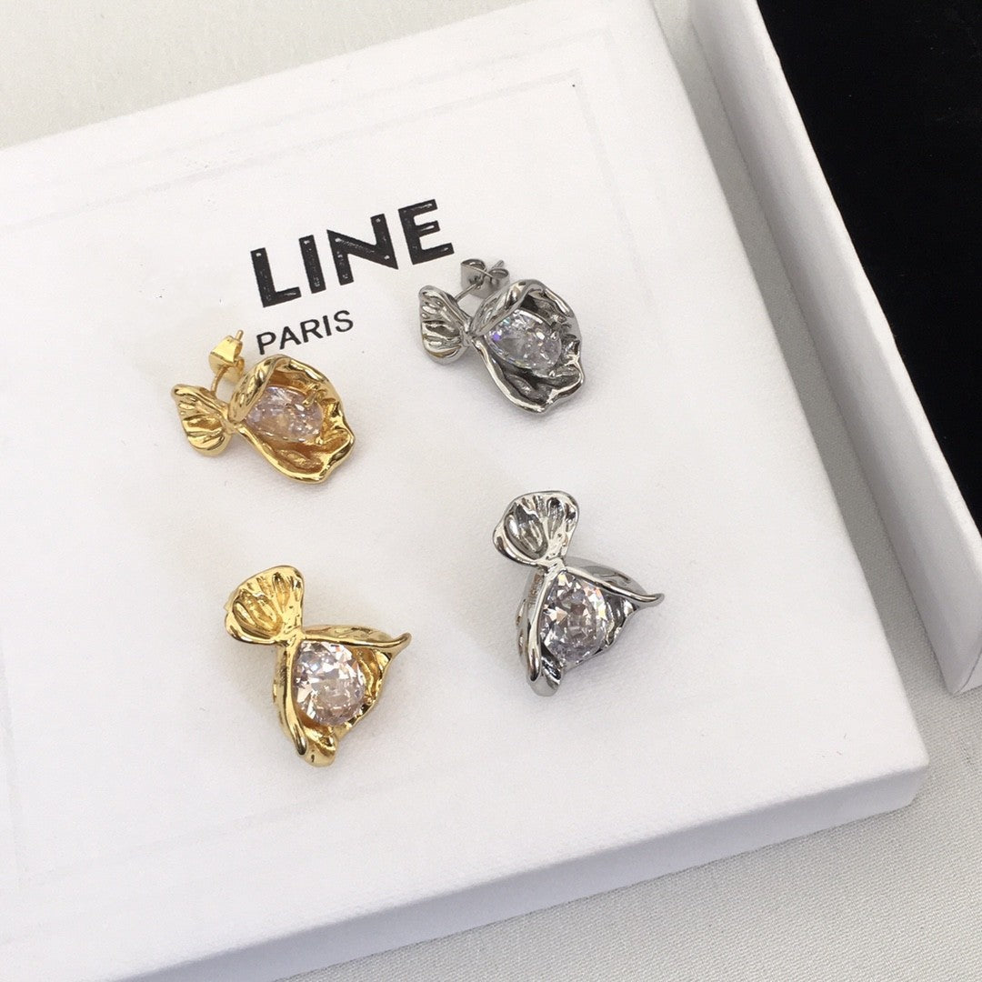 赛家新款手捧花耳钉女高级感个性气质锆石CEL风黄铜镀金耳环批发