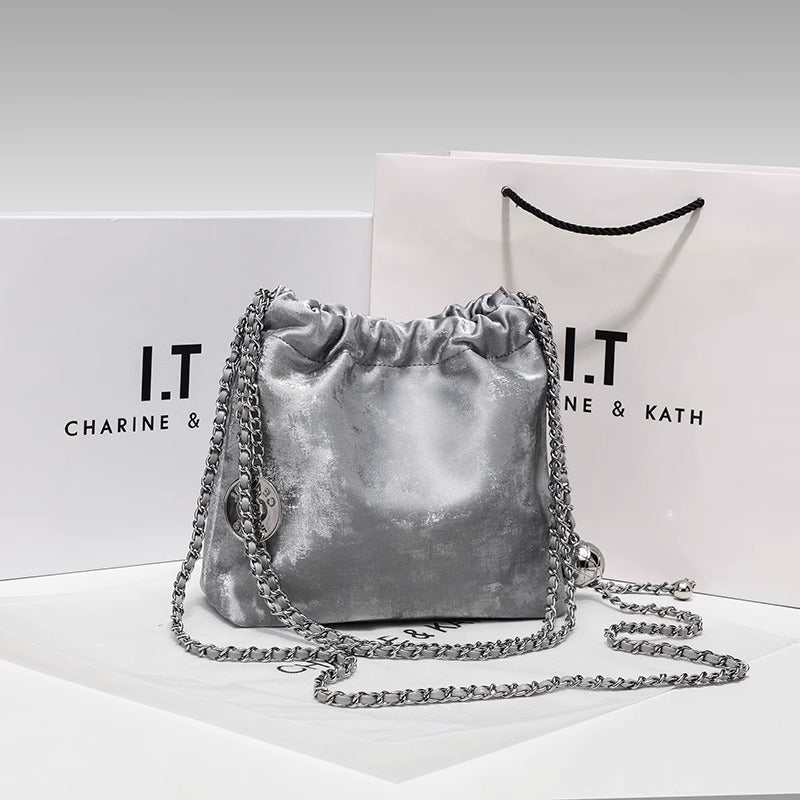 新中式绸牛皮垃圾袋链条包包女包2024新款大容量单肩包斜跨水桶包