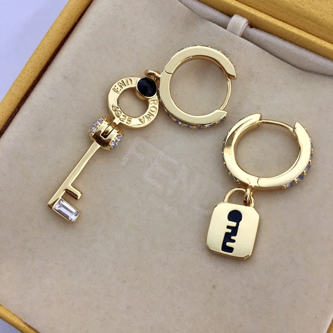 F新款镶钻钥匙字母耳环女高级感个性气质黄铜镀金滴油不对称耳圈