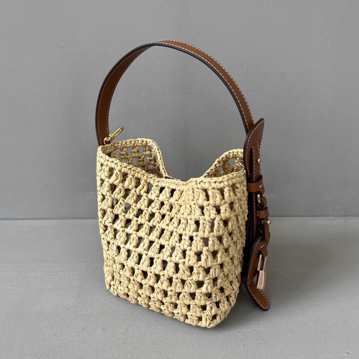 好品质~牛皮配拉菲草编织水桶包时尚百搭彩虹单肩包轻便斜跨女包