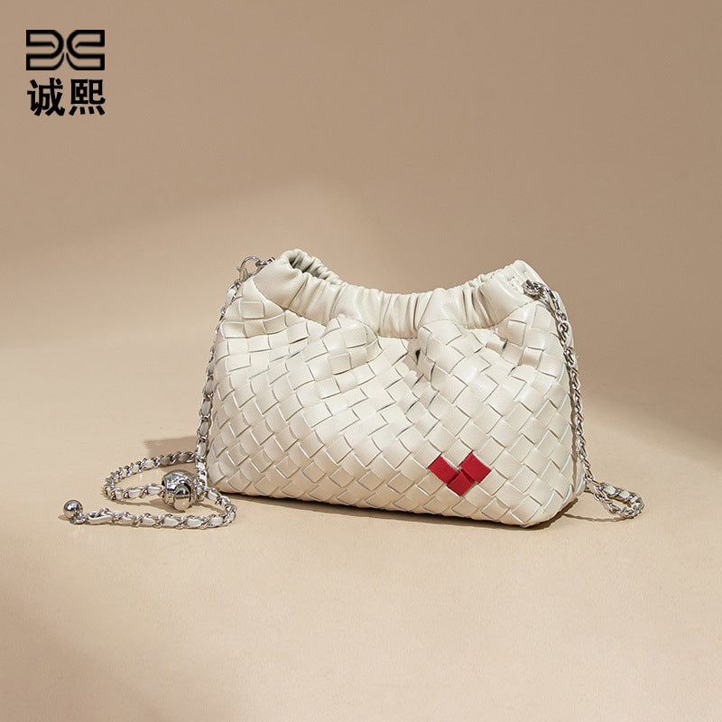 新款编织皱褶云朵包时尚休闲百搭小香风斜跨包小众设计爱心单肩包