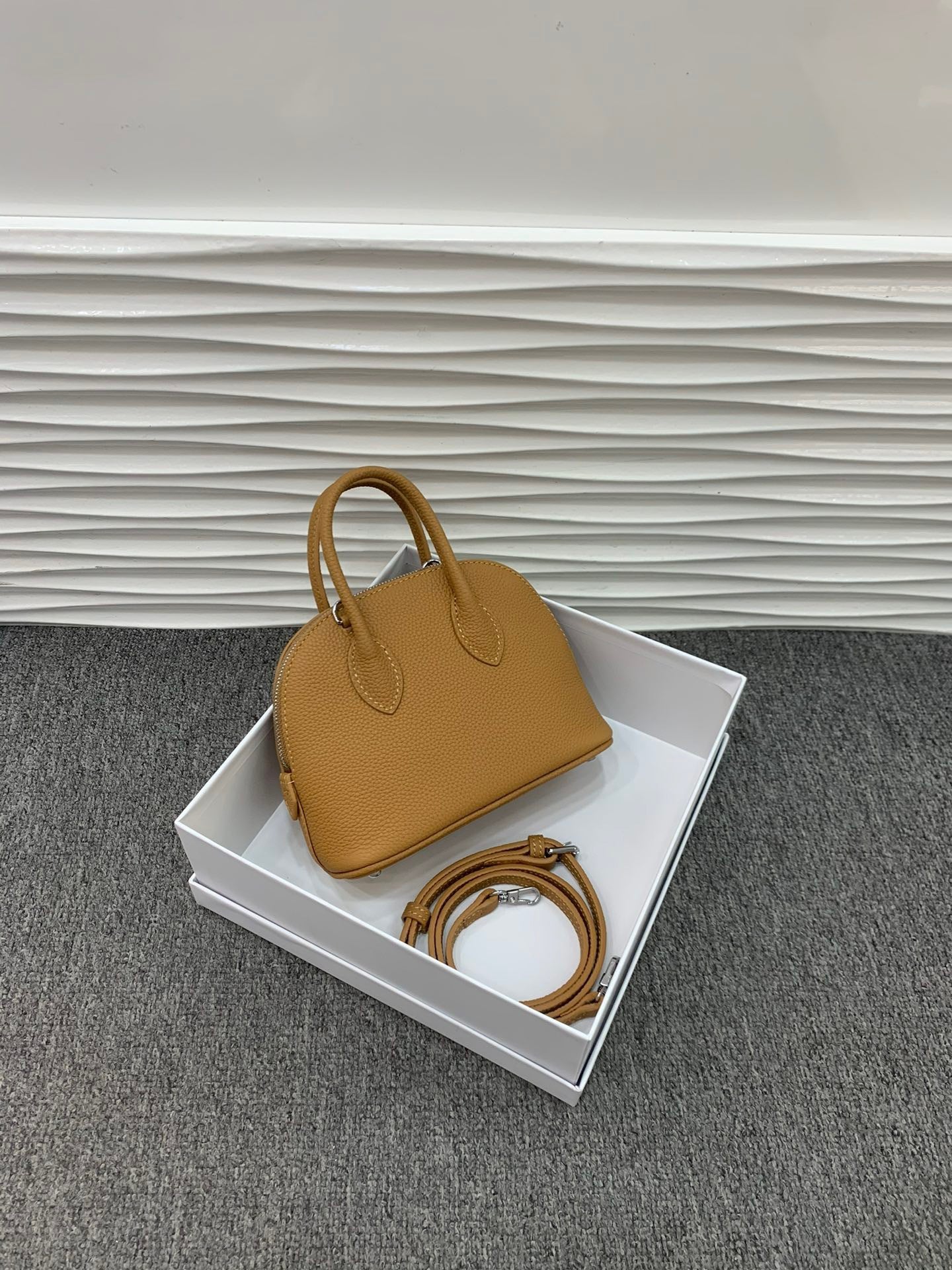 真皮贝壳包女包迷你小包高级感百搭时尚牛羊皮手提斜挎包保龄球包