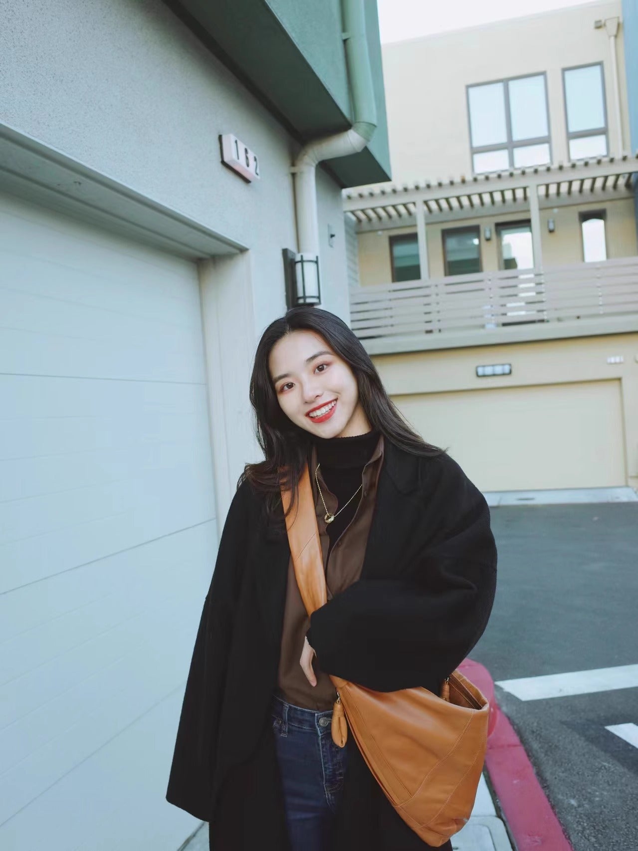 大容量慵懒女包法国小众牛角包羊皮可颂包真皮饺子包斜挎腰包大