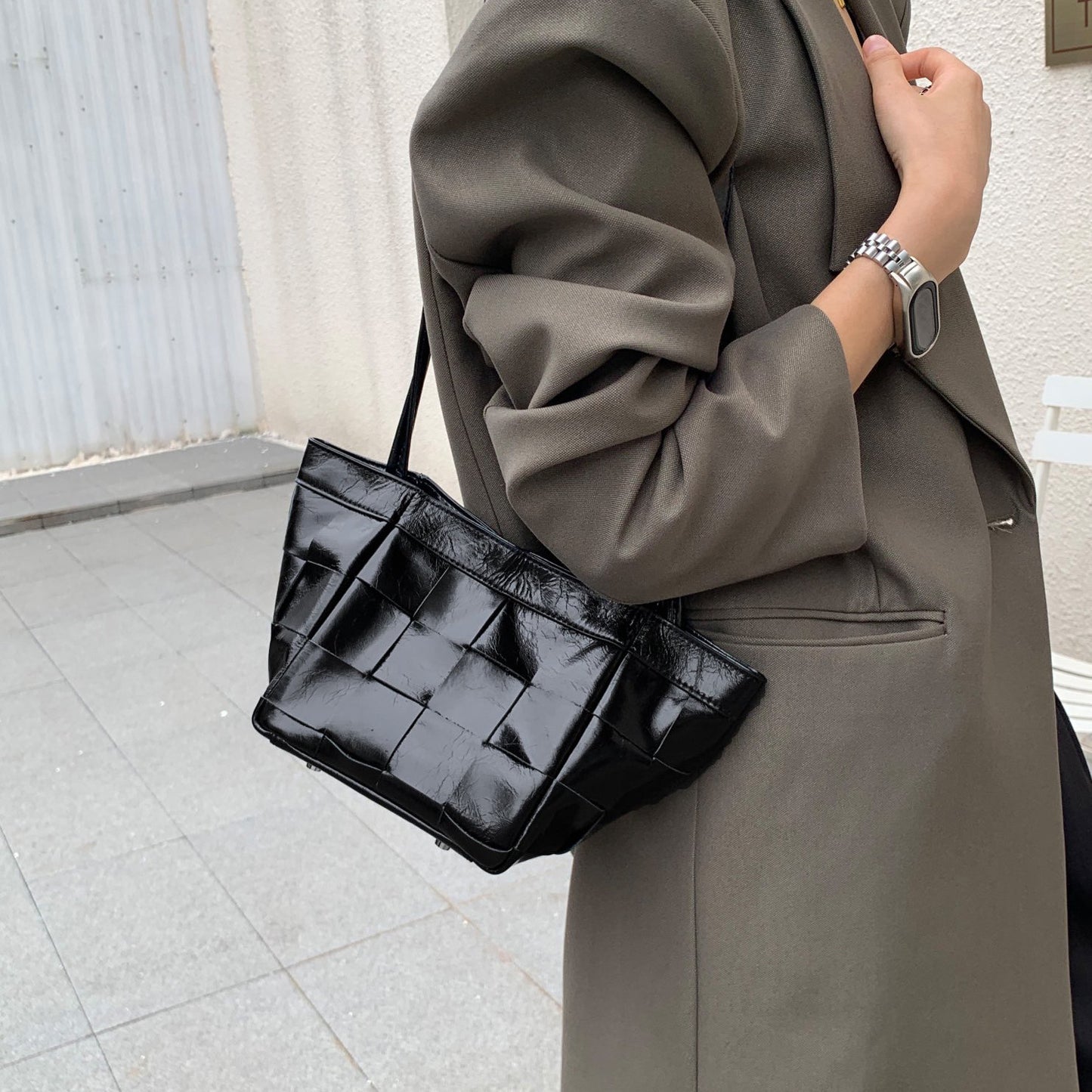 真皮编织菜篮子包女简约水桶包高级感手提翅膀包腋下小方单肩包