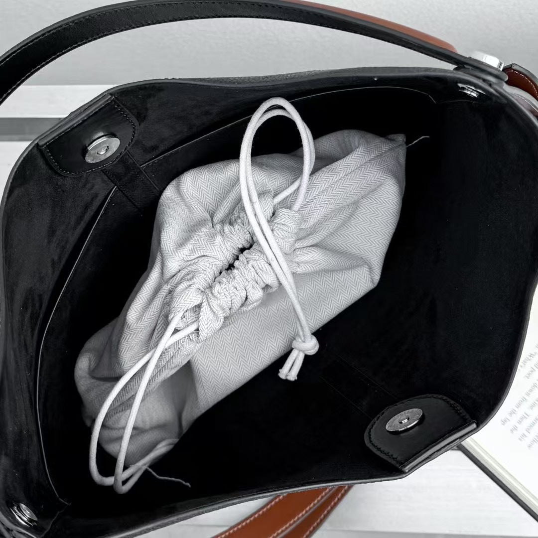 2025新款白色水桶包女斜挎头层真牛皮单肩大容量斜挎托特通勤包