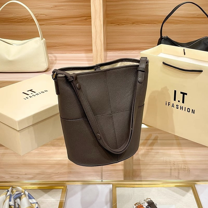 avale 软糯头层牛皮水桶包托特包慵懒风时尚女通勤包单肩斜挎休闲