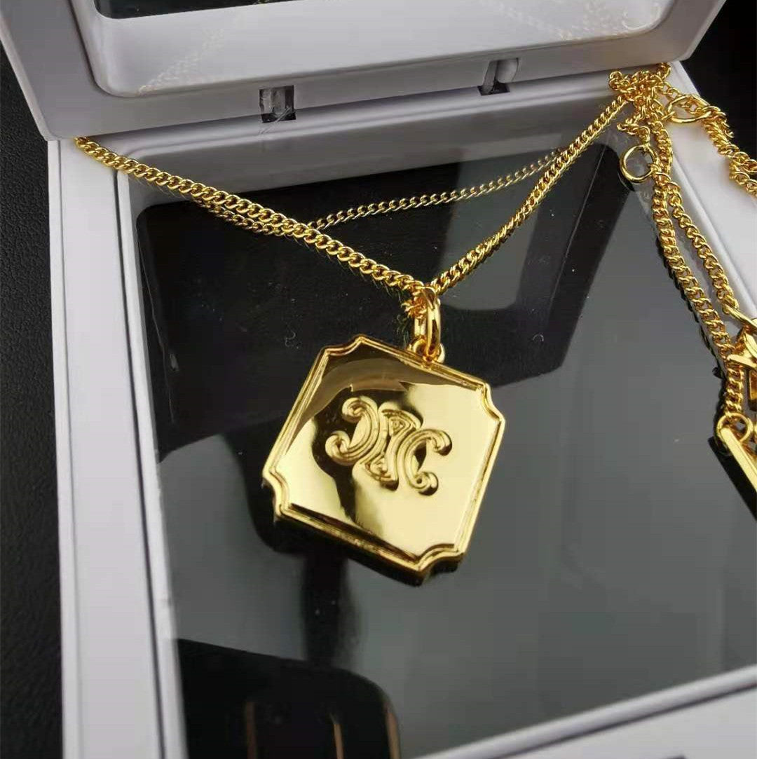 赛家新款凯旋门锁骨链金色方牌复古法式欧美风气质盾牌项链女