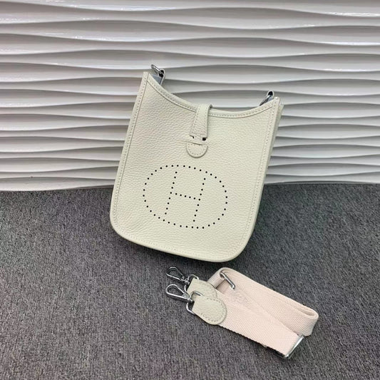 洋气小包包女2024新款字母镂空信封包潮韩版简约时尚单肩斜挎包包