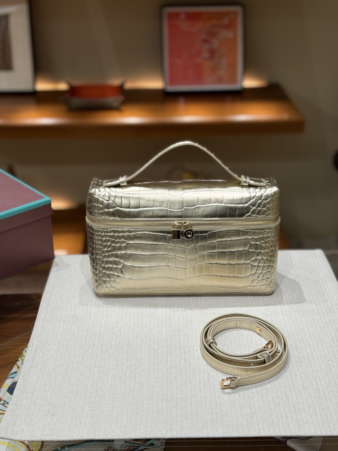 头层牛皮LP27饭盒包女高级感鳄鱼纹手提凯莉包2025新款单肩化妆包