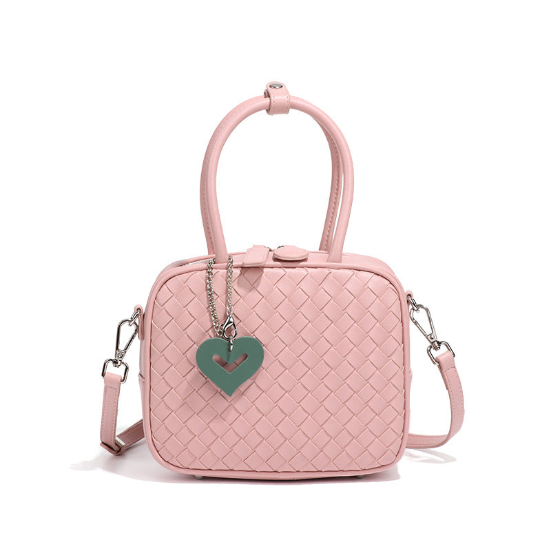甜妹时尚斜挎女包爱心挂件手拎包化妆包轻便大容量编织单肩枕头包