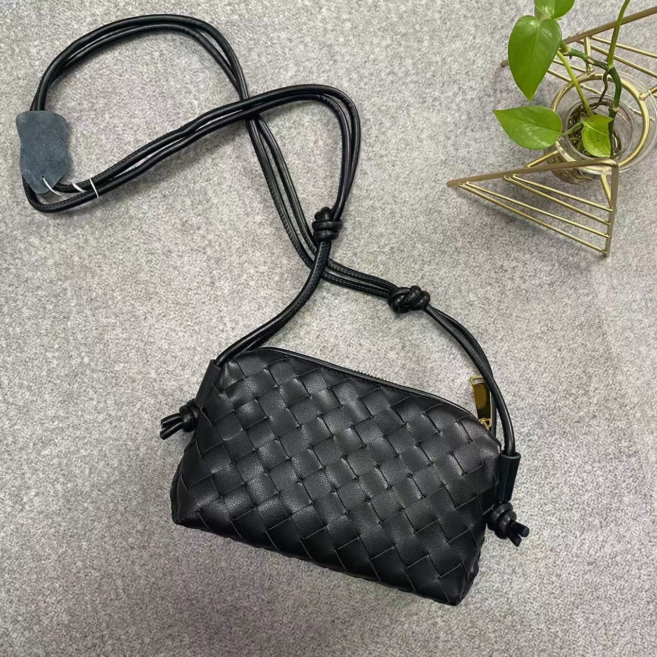 包包女2022新款真皮女包牛皮包包编织小方包饭盒包轻奢小包包潮牌