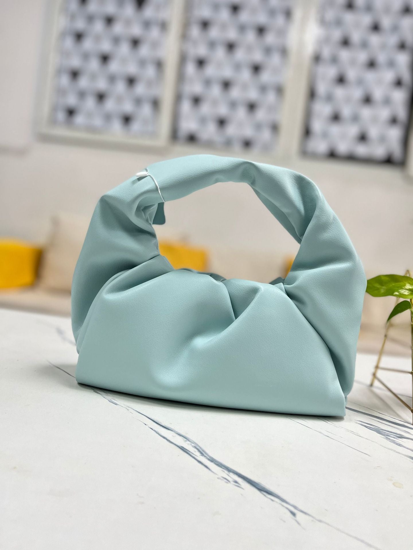 包包女2022新款女包牛角包pouch云朵包饺子包手提单肩包真皮女包