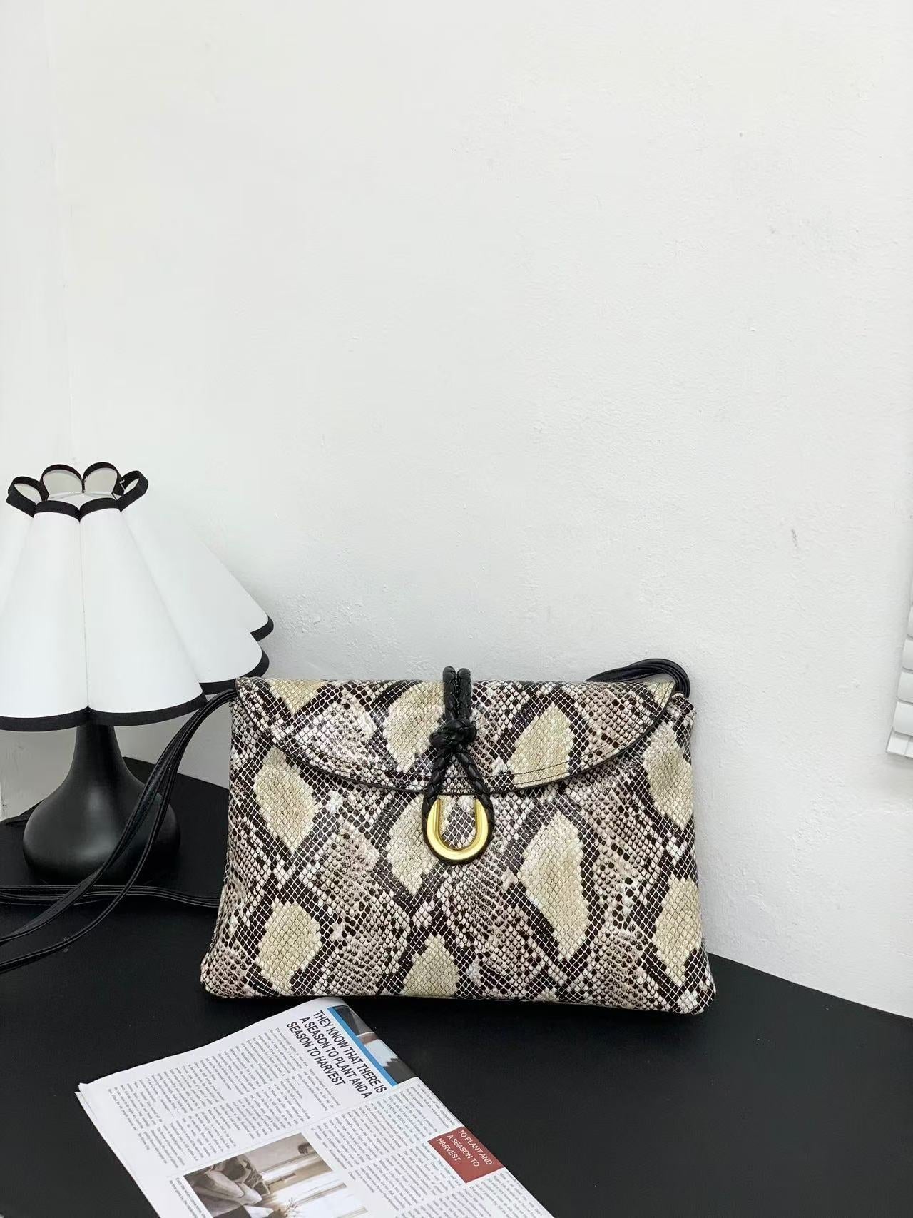 2024新款 托特腋下通用百搭斜挎手提单肩法棍邮差包包