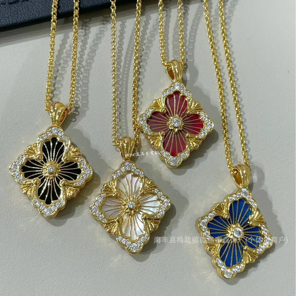 V金歌剧院四叶草项链高品质CNC天河蓝白贝母镶钻opera布契锁骨链