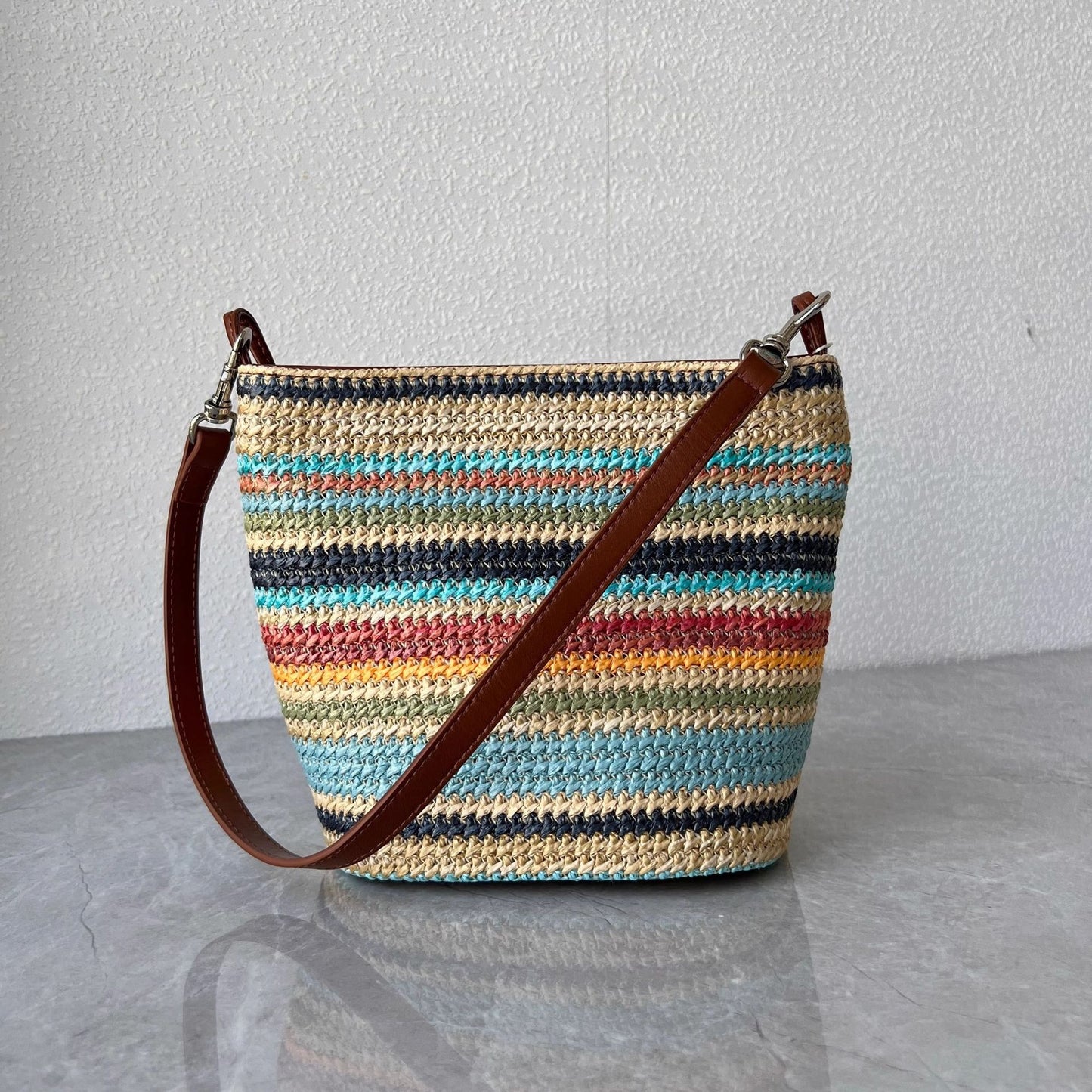 好品质~牛皮配拉菲草编织水桶包时尚百搭彩虹单肩包轻便斜跨女包