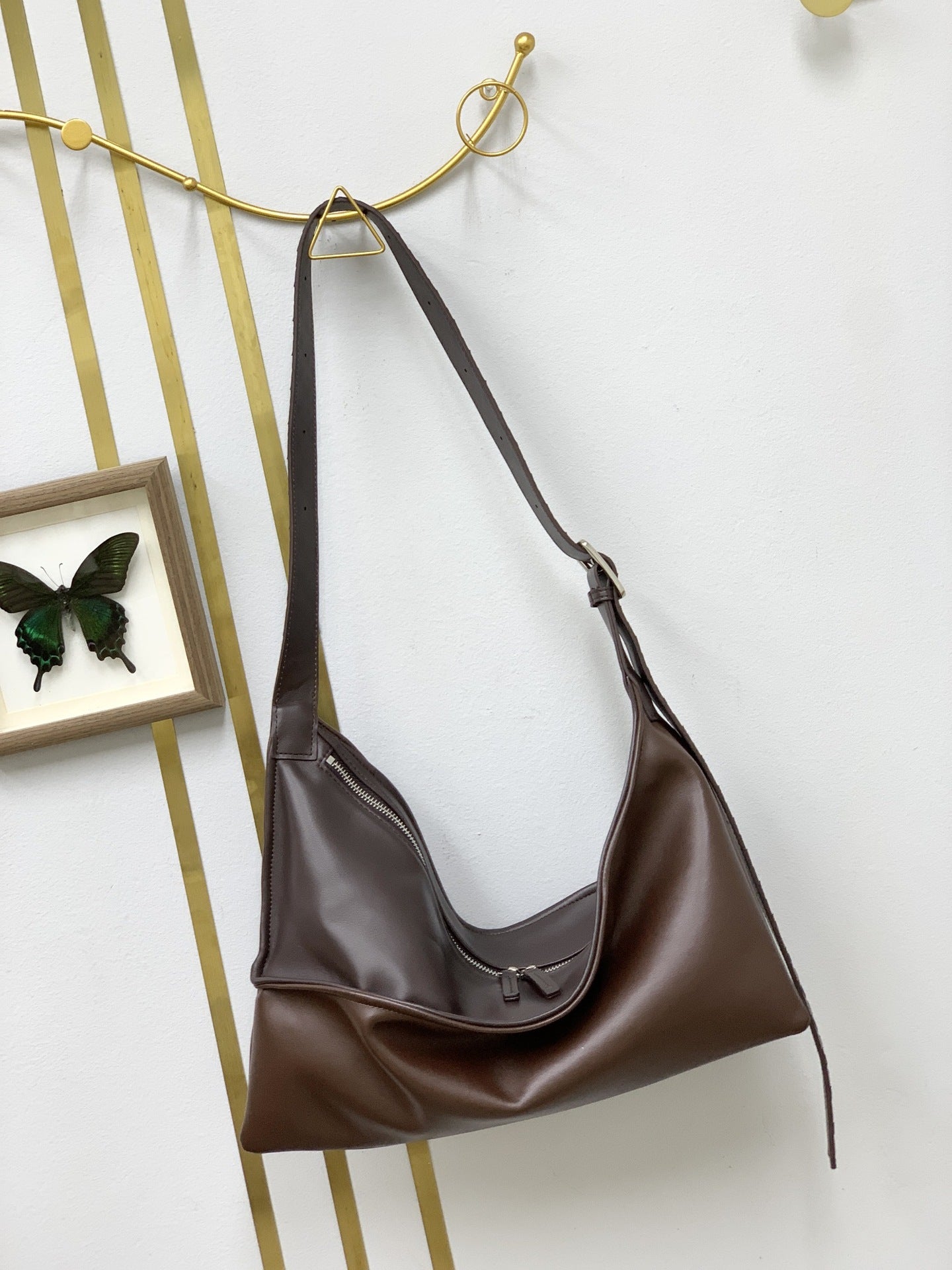 2024新款油蜡皮方盒包宽肩带单肩斜挎休闲包包大号扭结包百搭气质