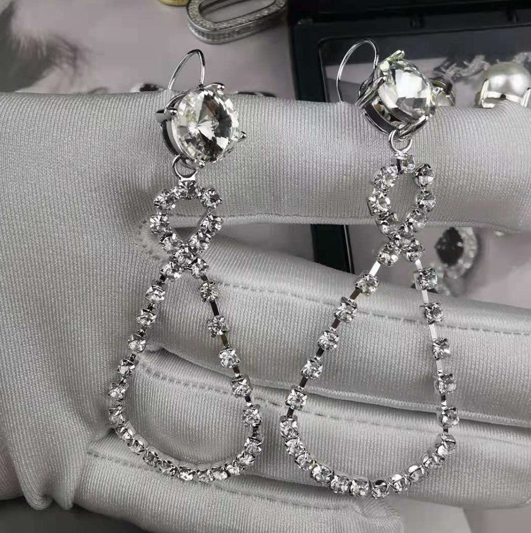 miu家早春系列新款8字仿水晶耳环女水钻耳钉大方气质同款